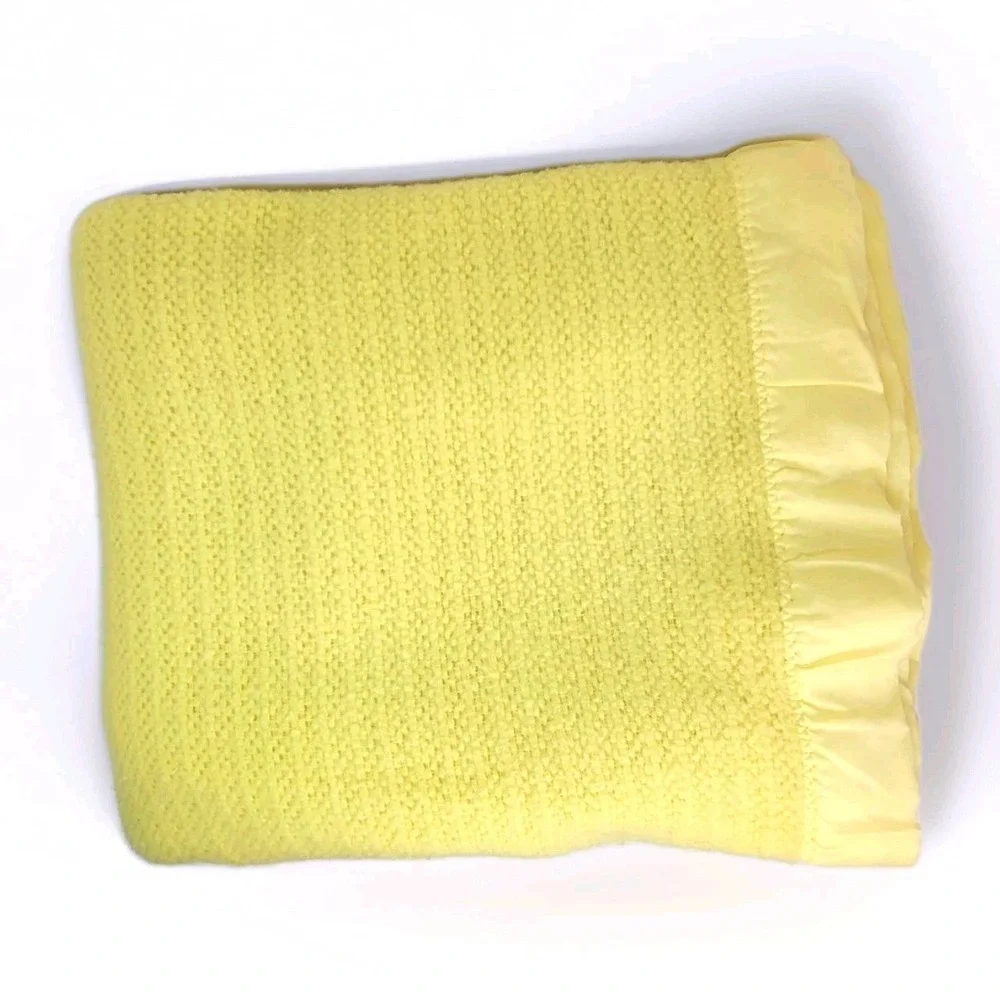 Vintage Waffle Weave Acrylic Blanket Yellow Satin Trim FULL Sz 80x88 Extra Soft